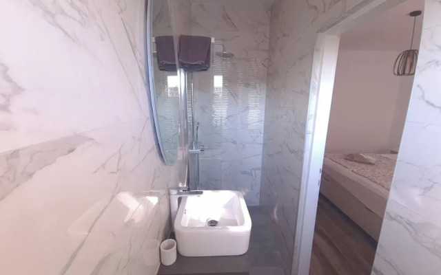 Impeccable 2-bed Apartment in Rab