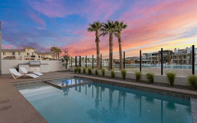 Modern Lagoon 7 Bedroom Home