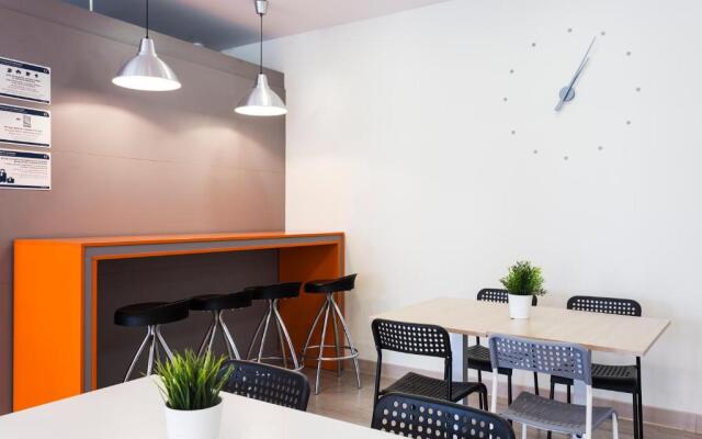 B&B Hotel Girona 2