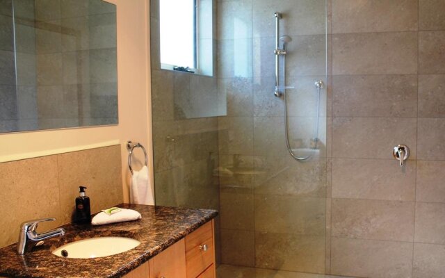 Coles Bay Stone Cottage