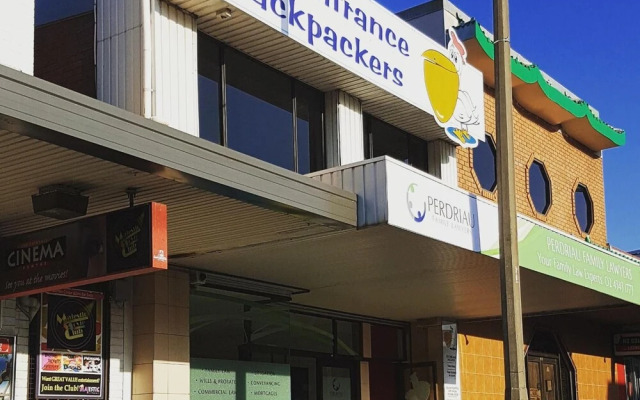 The Entrance Backpackers - Hostel