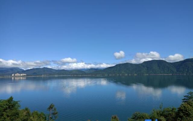 Zaishui Yifang Holiday Hotel