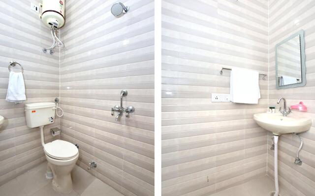 OYO 9371 Hotel Anmol