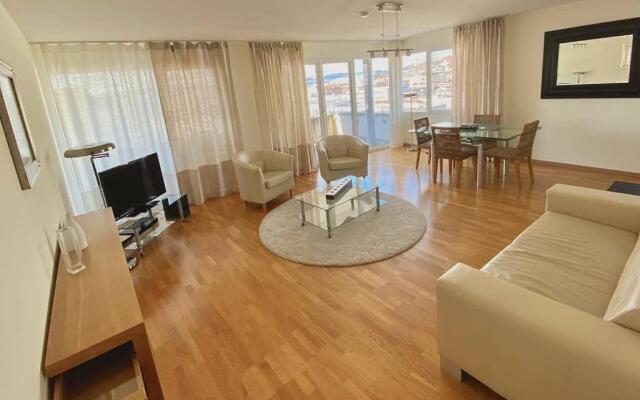 Modern, bright and spacious 3 bedrooms 2 bathrooms
