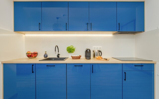 Blue Apartment With Sea View by Renters