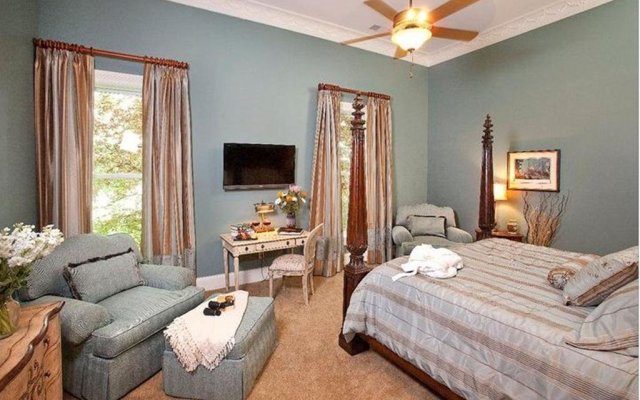 Riverside Inn Bed & Breakfast