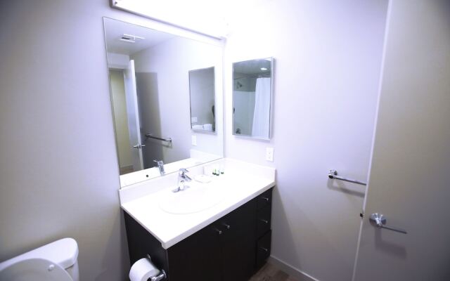 Hollywood Bright Suites