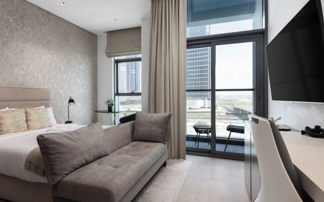 Waves - Elegant Studio Retreat in Dubai’s Business Bay