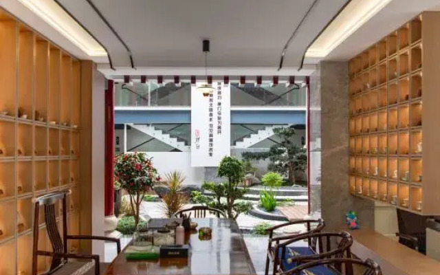 Chuxiong Yi Ancient Town Qile Famous Guesthouse