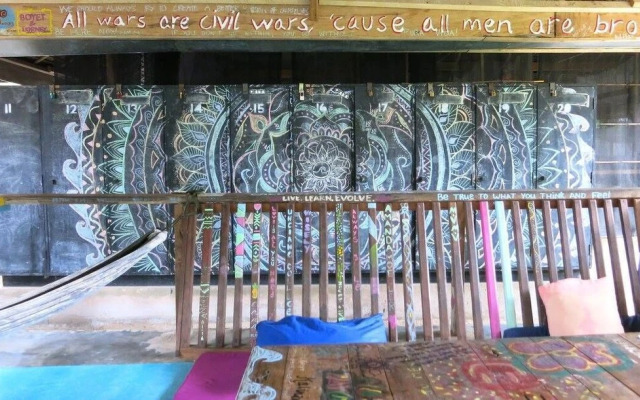 Paglaom Hostel - Adults Only