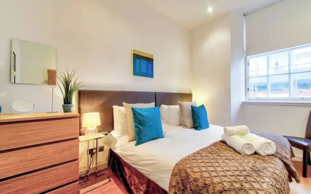 JOIVY Quiet Mews Street Apartment in the Heart of Edinburgh