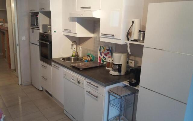 Beau studio avec grande terrasse