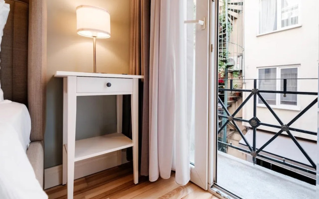 Stylish Flat w Balcony 8 min to Istiklal Ave