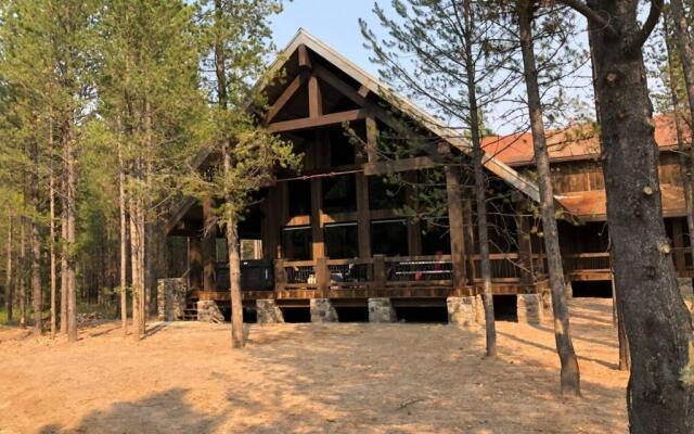 Yellowstone Crossing Lodge