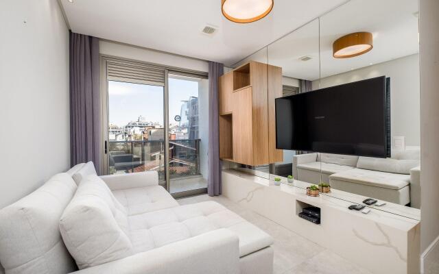 Apto próximo a praia em Jurerê ELU204