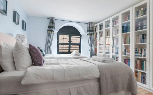 Citadel Apartment near Britannia