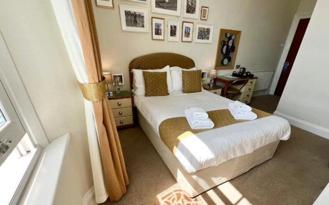 Riviera Lodge Hotel