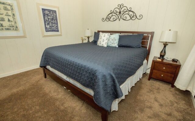 East Pass Towers 305 2 Bedroom Condo by RedAwning