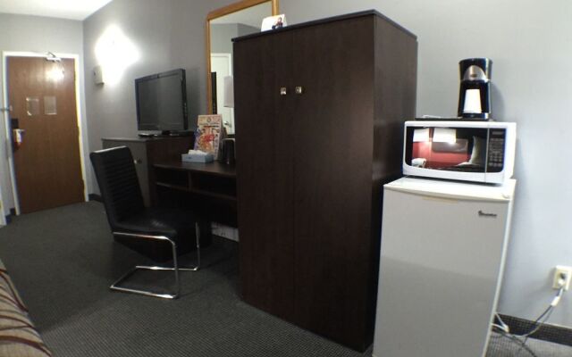 Super 8 Mt Hope Hamilton Intl Arpt On