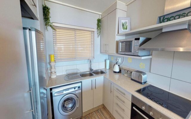 Luxury on the Beach, Lagoon Beach