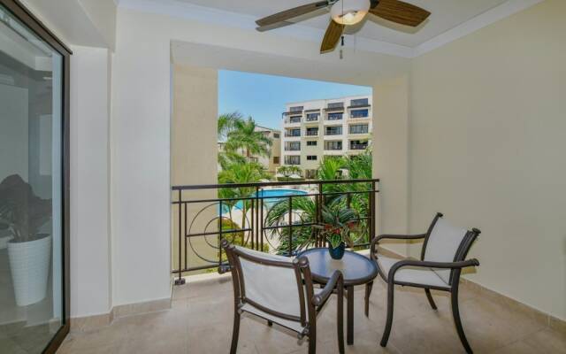 Amazing 1BR 2BA Condo Great Location w Pool GYM