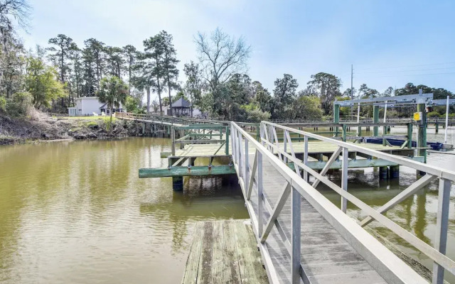 Riverfront Savannah Getaway w/ Pool & Dock!