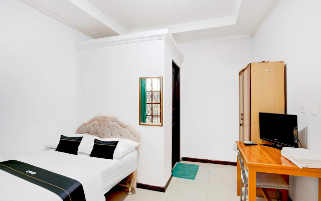 Hotel O Balikpapan near Taman Beruang Madu formerly Palm Cafe Inn – Guest Rooms – Balikpapan