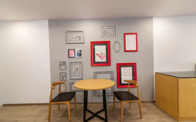 OYO Townhouse 120 The Axis