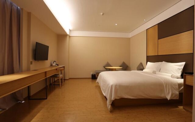 Ji Hotel (Nanjing Hongqiao Zhongshan North Road)