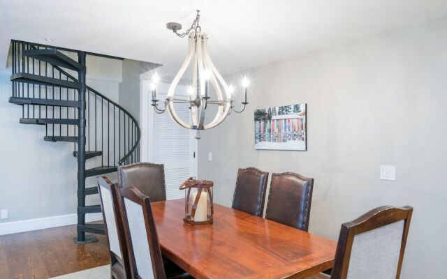 River Club 305 3 Bedroom Condo by Alpine Lodging Telluride