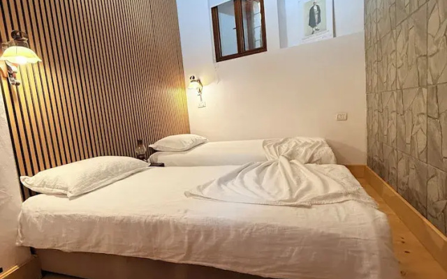 Old Town Guesthouse Guri