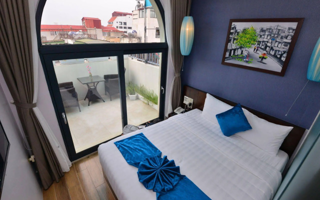 Bella Premier Hotel & Rooftop Skybar