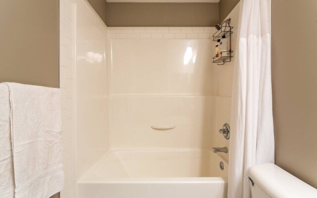 Ensuite Bed/bath/pet Friendly, Cleaning Fee