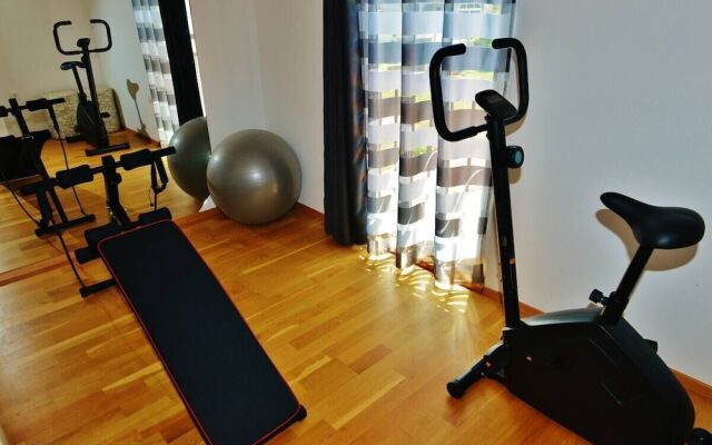 Villa Doris With Heated Pool gym and Kids Playground