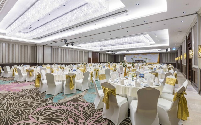Chatrium Hotel Royal Lake Yangon