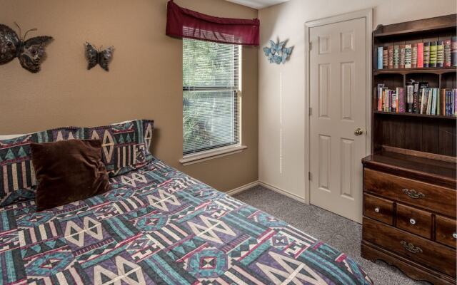 Chelsea House - Three Bedroom Cabin