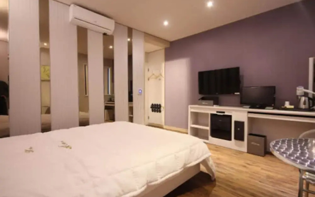 Geoje H Motel