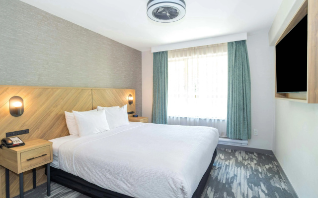 Sandman Signature Surrey-Guildford Suites