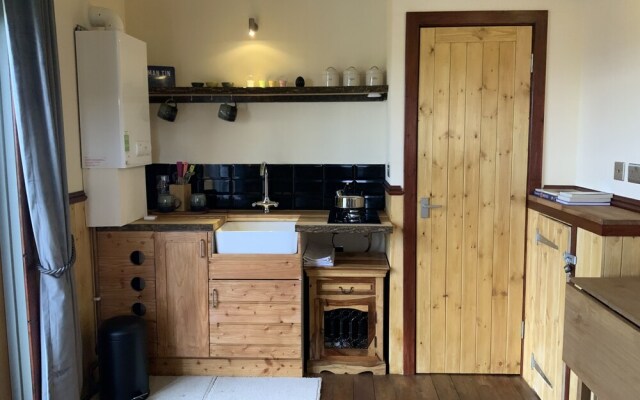Easter Airfields off Grid Shepherds hut