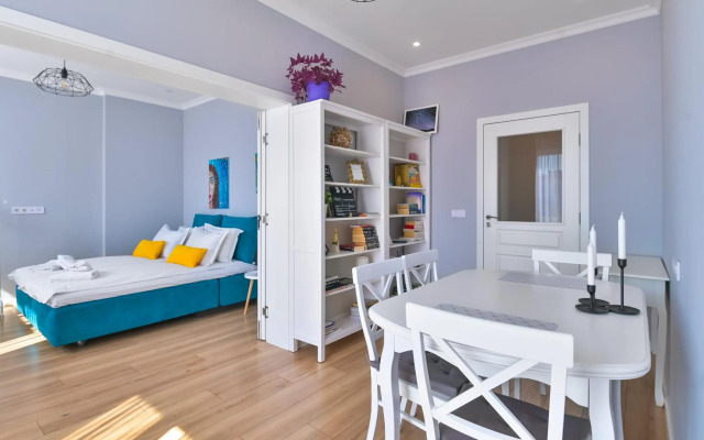 - The Blue Apartment - 1BD with Artistic Interior Design