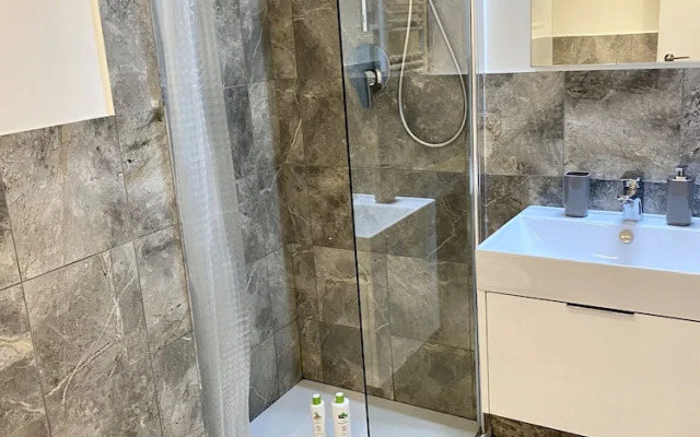 Fashion Elvira House 2