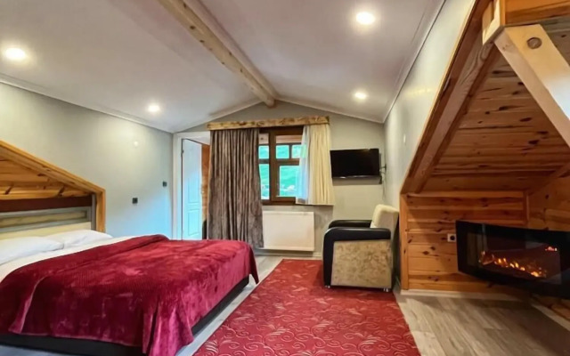 Yedigoller Hotel & Restaurant