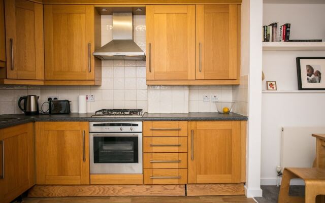 2 Bedroom House In Hackney