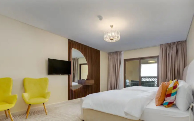 Massive 2 Bedroom with Palm View Balqis