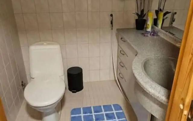 Cozy 3BR Riverside House with Sauna