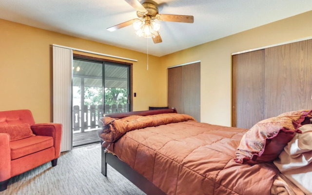 Deck & Boat Dock: Lakefront Getaway in Camdenton