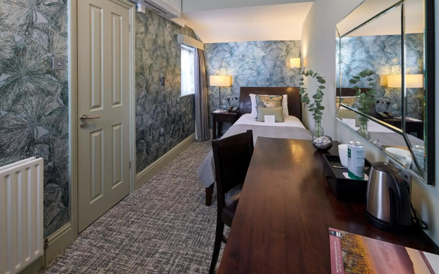 Mandolay Hotel Guildford