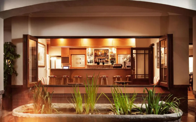 Oliver's Restaurant & Lodge
