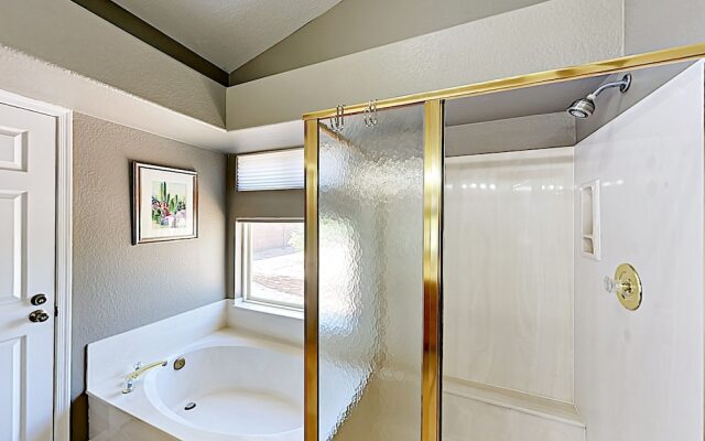 747 Phoenix - 4 Br Home