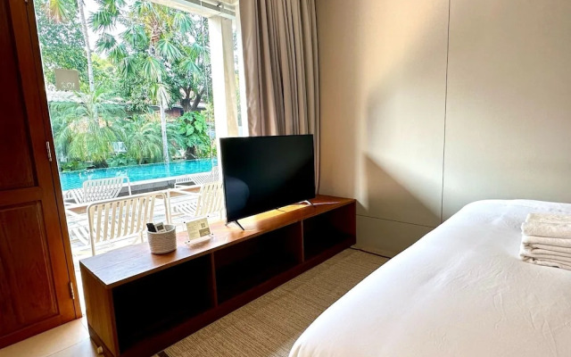 SUNKISS pool.bed.cafe